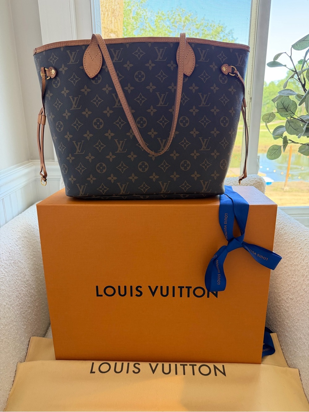 Authentic Louis Vuitton Neverfull MM Monogram Tote With Box & Dustbag